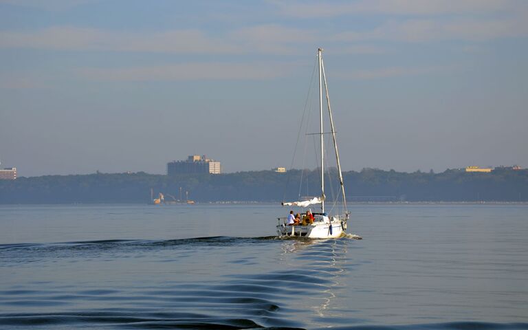 Segelyacht vor Kolobrzeg (Kolberg). Foto: Kolberg-Café