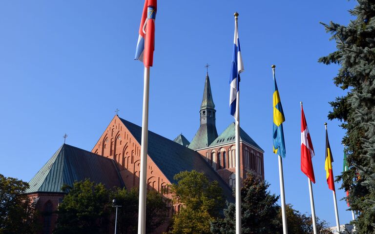 Städtepartnerschaftsflaggen in Kolberg. Foto: Kolberg-Cafe.