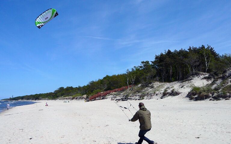 Kitefliegen am Strand in Kolberg. Foto: Kolberg-Cafe.