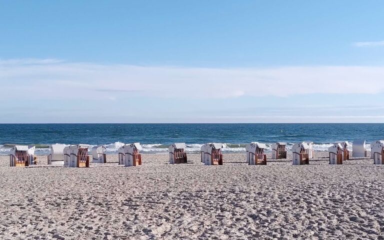 Strandkörbe am Strand in Kolberg